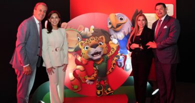 Armenta y Chedraui presentan la FIFA World Cup Trophy Tour 2026 en Puebla Capital