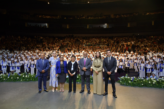 Preside Rectora Lilia Cedillo graduación de la Facultad de Medicina