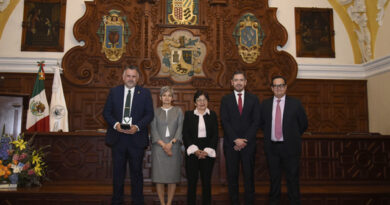 Entrega REDDU en la BUAP presea “Dr. Jorge Carpizo” al Rector de la UABC
