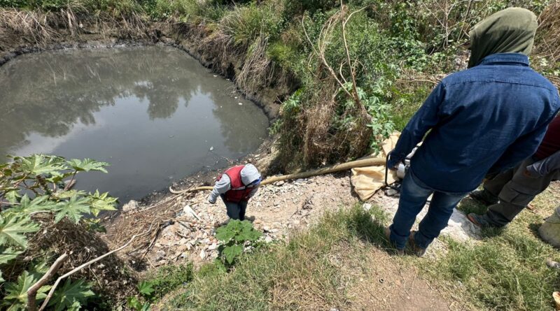 SOSAPACH realiza trabajos preventivos de desazolve en vaso regulador del Barrio de Santiago