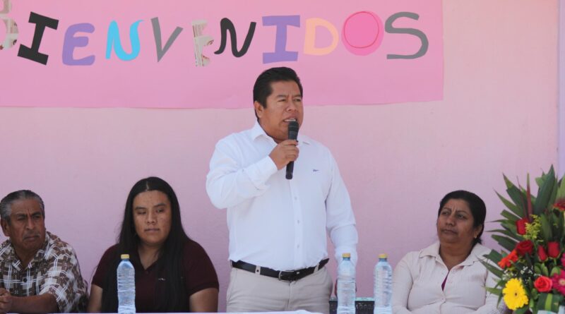 Inicia construcción de aula en El Salado