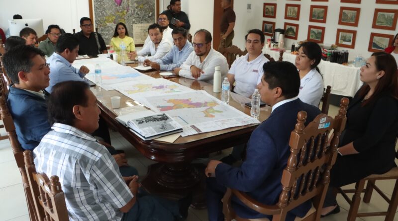 Sostiene Omar Muñoz mesa con cronistas y especialistas en límites territoriales