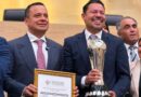 Andrés Villegas lleva la Copa de Campeón al Congreso de Puebla y entrega reconocimiento al presidente de Cruz Azul