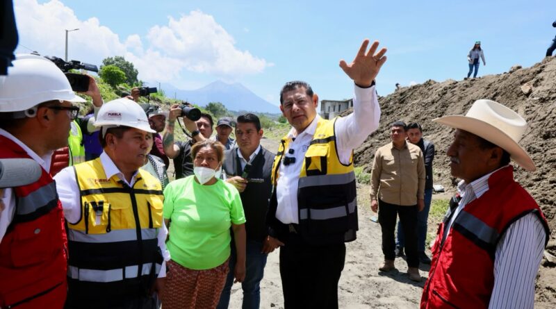 POR TIERRA Y POR AIRE, GOBERNADOR ARMENTA MIER RECORRE ZONA AFECTADA EN CIUDAD SERDÁN