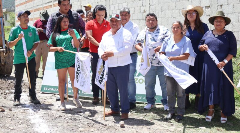 Una más! Severiano de la Rosa dio banderazo a otra obra de drenaje sanitario en San Salvador Chachapa