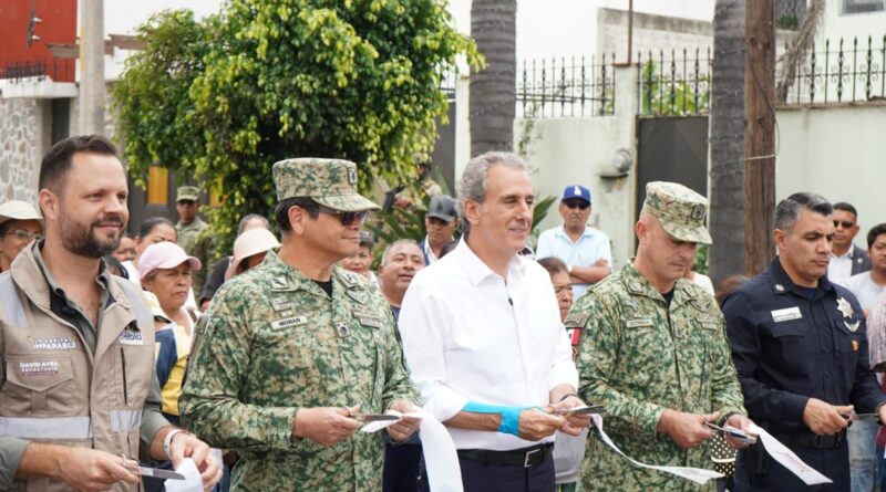 Entrega Pepe Chedraui rehabilitación vial en la Junta Auxiliar Ignacio Zaragoza, con el Tren Capitalino de Pavimentación