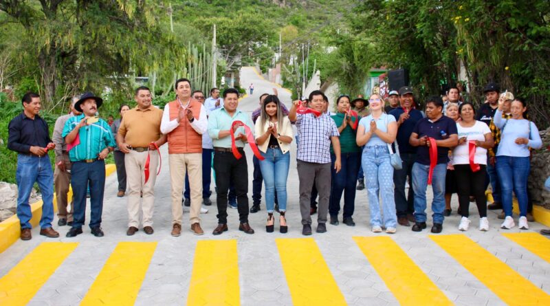Mateo Hernández entrega obra de adoquinamiento en San Mateo Tlaixpan