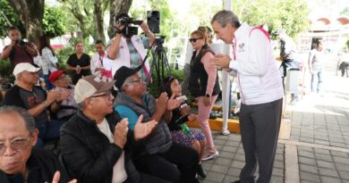 Pepe Chedraui entrega 50 aparatos auditivos para mejorar la calidad de vida de personas con discapacidad auditiva