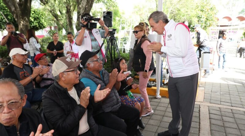 Pepe Chedraui entrega 50 aparatos auditivos para mejorar la calidad de vida de personas con discapacidad auditiva