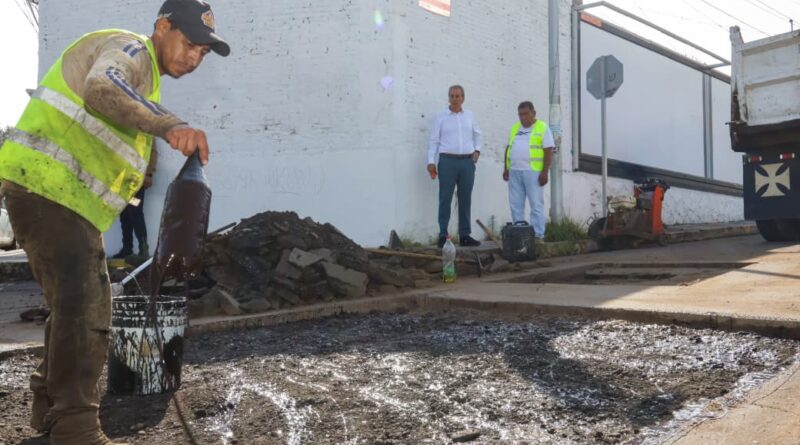 Gobierno de Pepe Chedraui fortalece la movilidad con bacheo en la colonia San Pedro