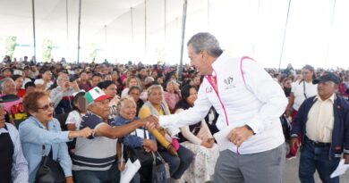 Respalda Pepe Chedraui a familias con entrega de despensas en Bosques de San Sebastián