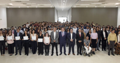 Entregan BUAP y Fundación BBVA reconocimientos a egresados de licenciatura