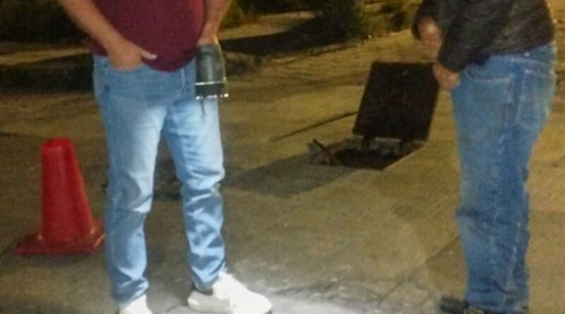 SOSAPACH atiende de manera inmediata fuga en la red de distribución de agua potable en el Barrio de Santiago Mixquitla