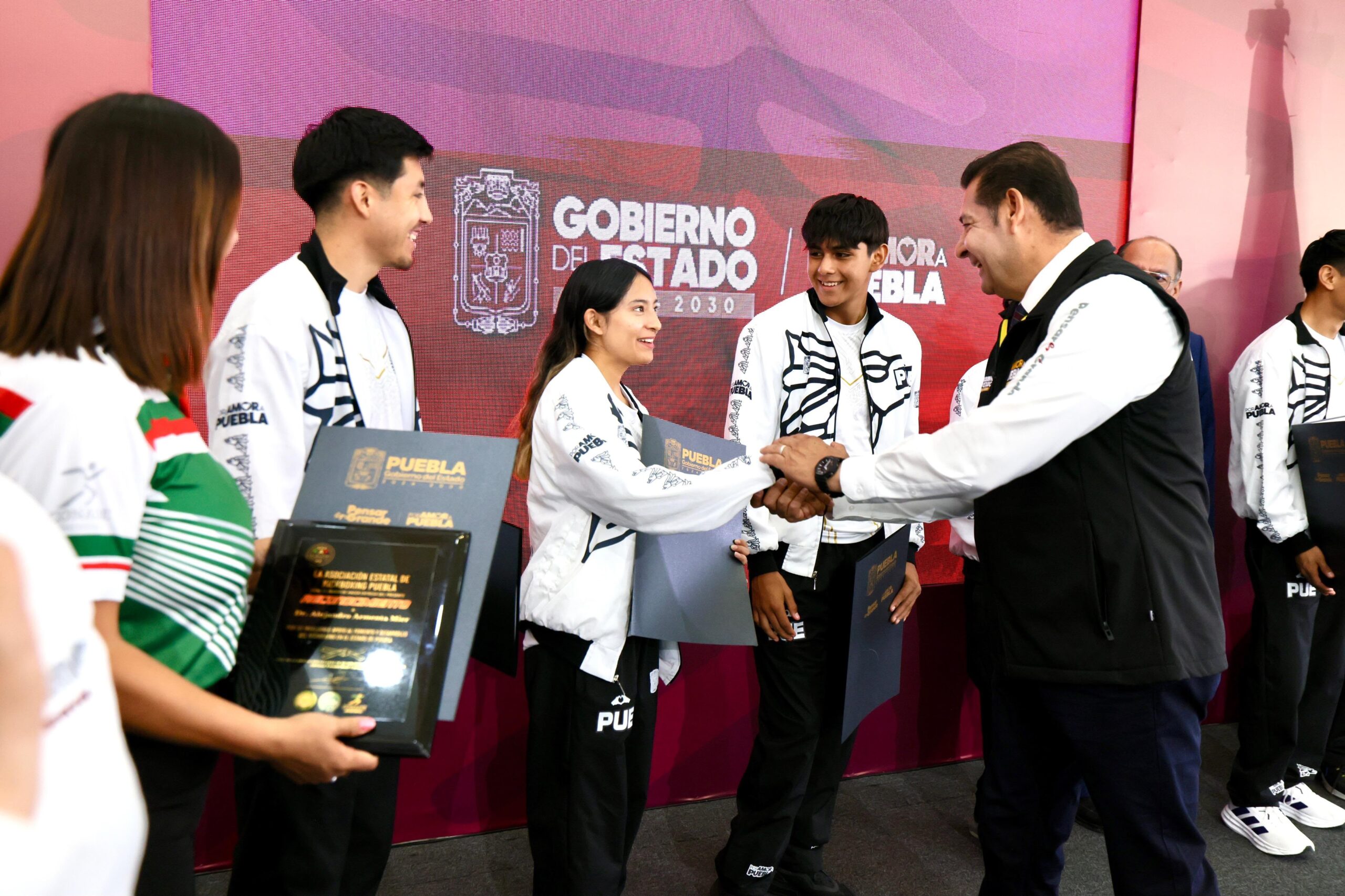 SEIS CAMPEONES POBLANOS DE KICKBOXING BRILLAN CON EL RESPALDO DEL GOBIERNO ESTATAL