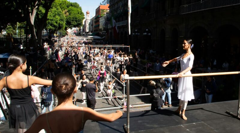 Lleva Gobierno de Pepe Chedraui clase magistral gratuita con Elisa Carrillo al Zócalo capitalino