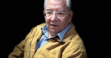 ETIQUETA CON DESTINOPor: Luis Alberto González
