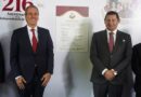 Colocan Alejandro Armenta y Pepe Chedraui Bando Solemne de las Fiestas Patrias 2026 en el Palacio Municipal