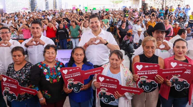 GOBIERNO ESTATAL TRANSFORMA MUNICIPIOS DE LA MIXTECA POBLANA CON OBRA COMUNITARIA