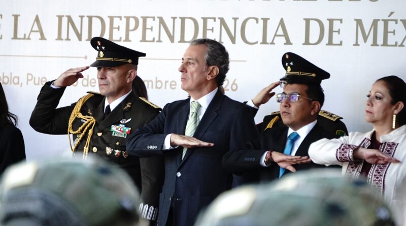 Asiste Pepe Chedraui al desfile cívico-militar por el 216 aniversario de la Independencia
