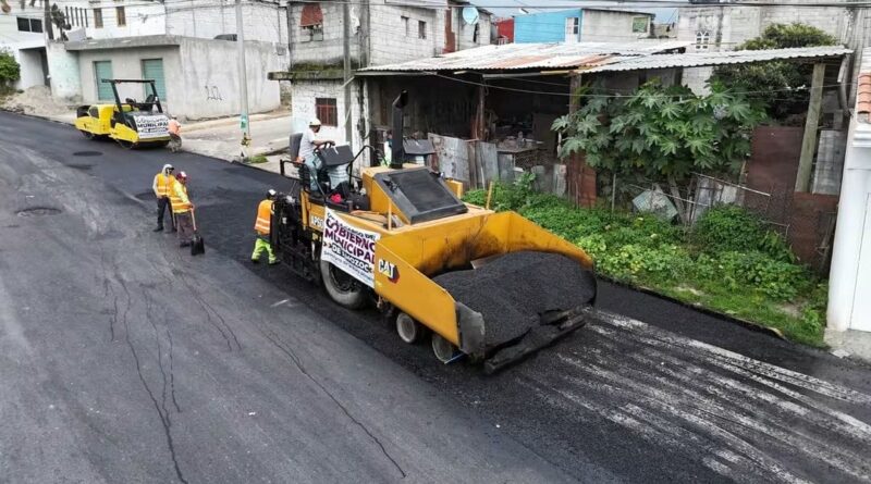 SEVERIANO DE LA ROSA INICIA RELAMINACIÓN DE CALLES CON AC-20 GESTIONADO ANTE PEMEX.