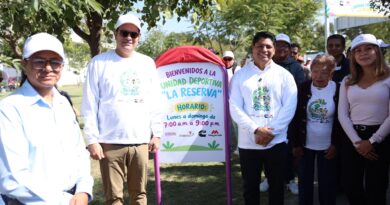 Omar Muñoz entrega parque rehabilitado en La Reserva